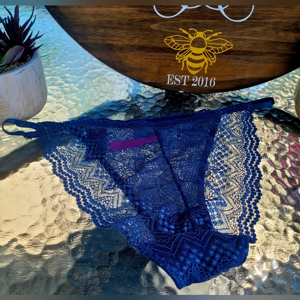 Vince Camuto Lace Women's Intimates Set - Picture 12 of 13